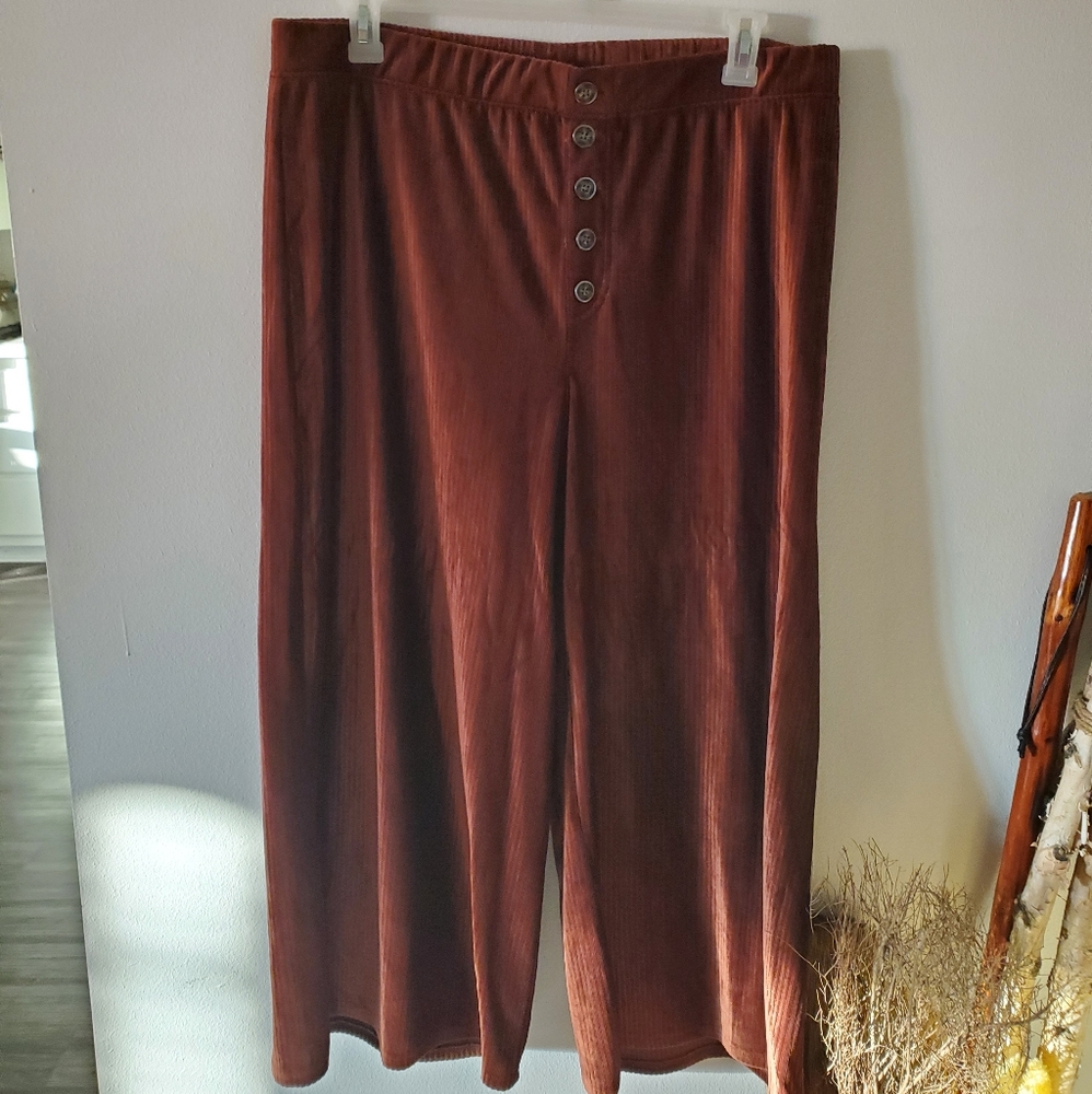 Signature studio wide leg crop pants
